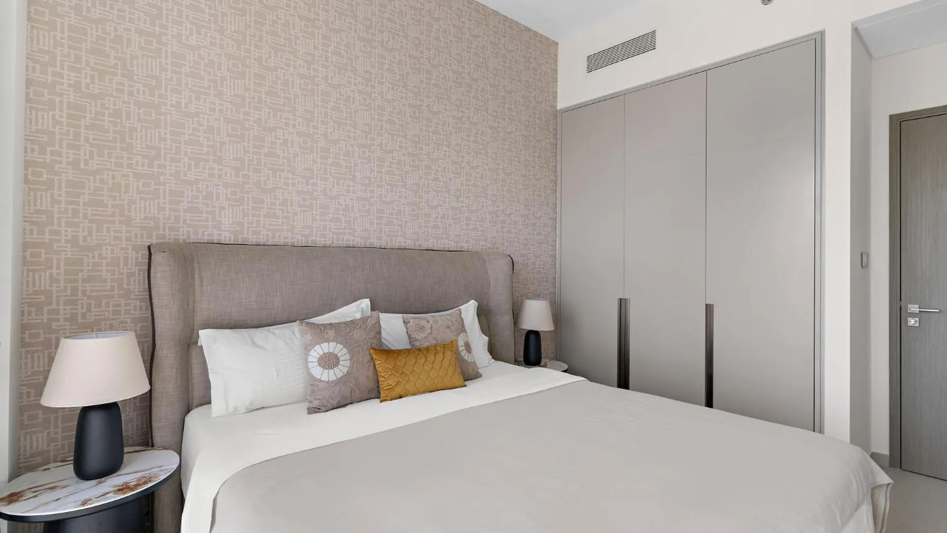 Apartment Vayk - Luxe 2Br With Burj & Fountain Views In Downtown'S Grande Signature Dubai